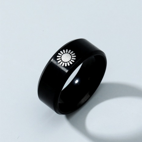 Nuevo anillo de hombre de acero de titanio con patrón de sol al por mayor's discount tags