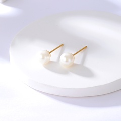 fashion small and exquisite stainless steel electroplating 18K gold pearl earrings