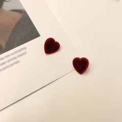 New red heart-shaped earrings fashion net red short earrings simple and elegant lady earrings