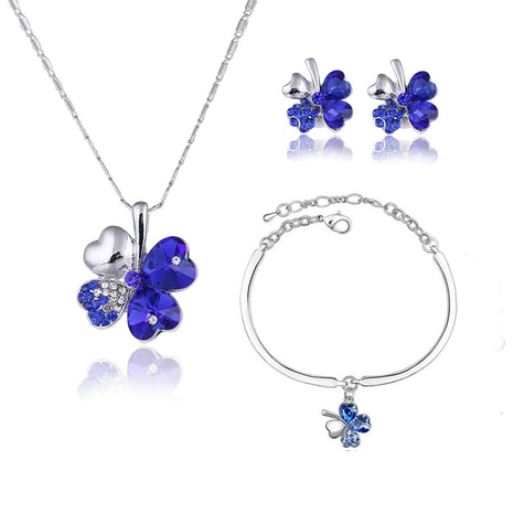 Wholesale Fashion Clover Three-piece Jewelry Set Necklace Earring Bracelet's discount tags