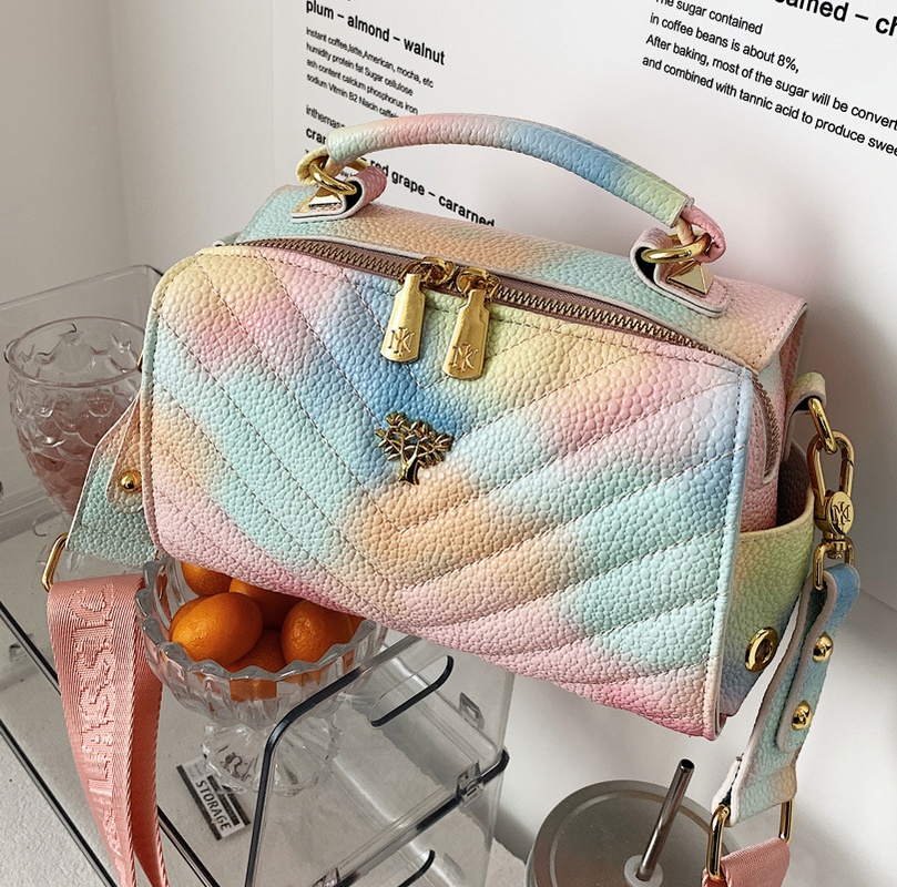 Fashion handheld oneshoulder rhombus embroidery thread messenger bag 21513510cm