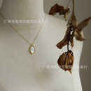 Collar de oro de 18 quilates chapado en acero de titanio con flor de concha simple de modapicture6