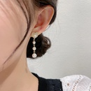 einfache asymmetrische Ohrringe mit langen Perlenherzen und Quastenpicture9