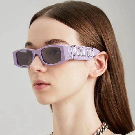 Gafas de sol de pasarela punk con letras de montura pequeña a la moda's discount tags