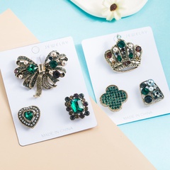 Conjunto de tres piezas de broche de ramillete en forma de corazón con lazos de corona de perlas de diamantes de imitación con incrustaciones de aleación de moda