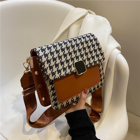 women's new messenger fashion explosion single shoulder small square bag18.5*16.5*7.5cm's discount tags