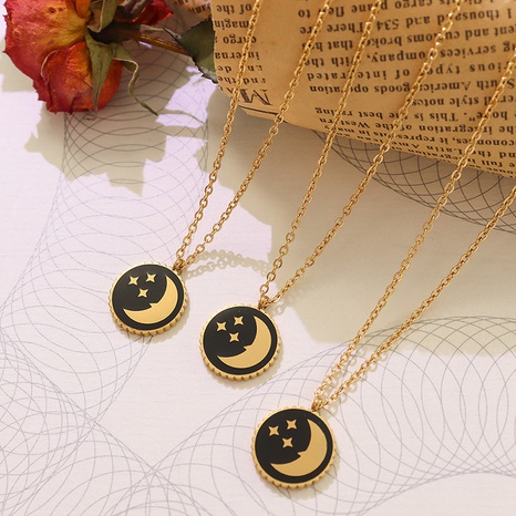 Halskette mit Vintage-Stern-Mond-Anhänger aus Titanstahl mit 18 Karat Gold's discount tags