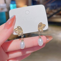 retro hollow butterfly shaped simple fashion pearl pendant copper drop earrings