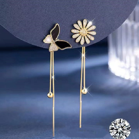 Modische mit Diamanten besetzte asymmetrische lange Quastenohrringe mit Blumenschmetterling's discount tags