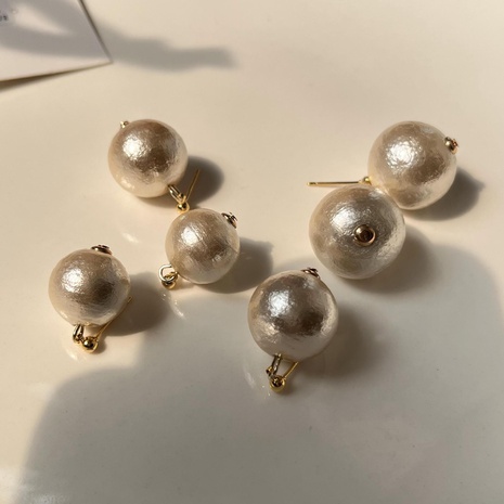 Pendientes de botón de aleación retro de perla de gran tamaño de algodón clásico de moda's discount tags