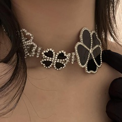 nueva gargantilla de collar corto de diamantes de imitación de flores exageradas