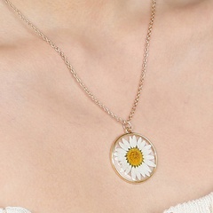 Creative Daisy Resin Transparent Epoxy Dried Flower Alloy Necklace