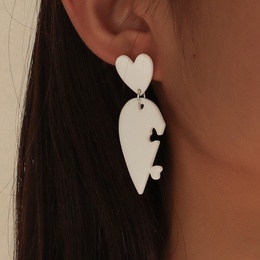Fashion jewelry threedimensional asymmetric heartshaped alloy earringspicture7