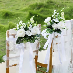 Hochzeitsort Layout Stuhl zurück Blume Fotografie Requisiten im Freien