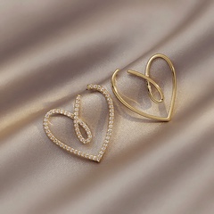 fashion asymmetric rhinestone heart-shaped alloy stud earrings wholesale