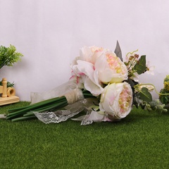 mariage créatif tenant des fleurs simulation de mariage de mariée de style extérieur tenant des fleurs