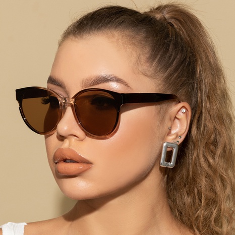 Nouvelles lunettes de soleil à monture ronde dégradée à la mode's discount tags