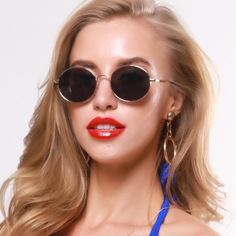 Nouvelles lunettes de soleil rétro ovales à petite monture en métal's discount tags