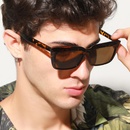 New retro square frame solid color black sunglassespicture7