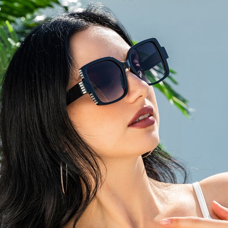 Nuevas gafas de sol de color degradado con marco grande de diamante cuadrado de nueva moda's discount tags