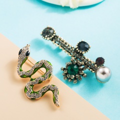 Broche en forma de serpiente con incrustaciones de diamantes de aleación a la moda, bonitos accesorios de ramillete
