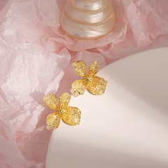 Arbeiten Sie romantische vierblättrige Kristallblumen-niedliche Legierungsohrringe um