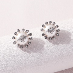 New fashion copper inlaid zircon pearl small bee stud earrings