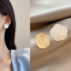 Retro Asymmetric Camellia Pearl Flower Carved Stud Earrings