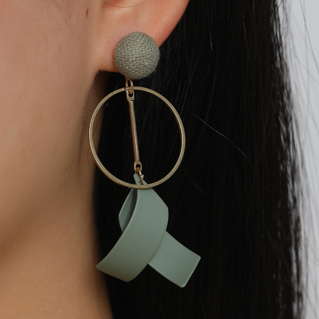 Boucles d'oreilles en résine à nœud en métal ondulé à la mode's discount tags