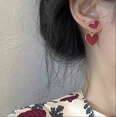 Boucles doreilles simples en alliage dautomne et dhiver pour femmes en forme de coeur rougepicture11