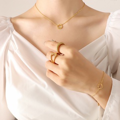 Mode Smiley Schlüsselbein Halskette Weibliche Titan Stahl Armband Ohrringe Set