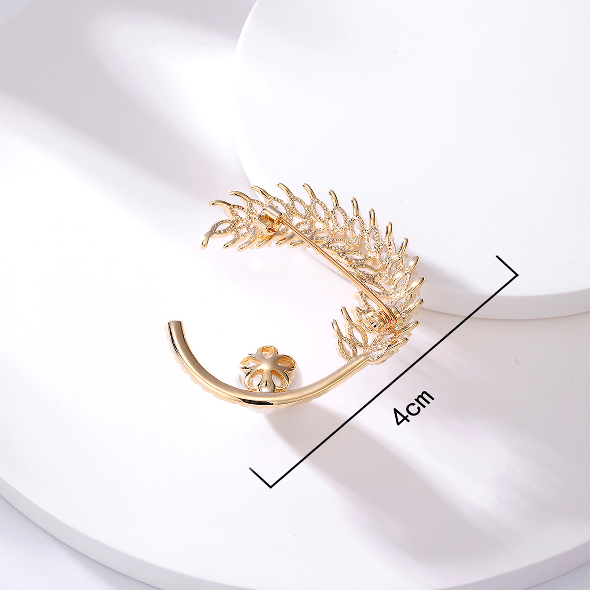 Fashion Simple New Copper Plating 18K Gold Zircon Pearl Broochpicture3