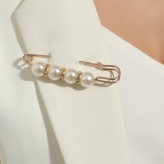 fashion Dress Accessories Pearl inlaid rhinestone alloy brooch
