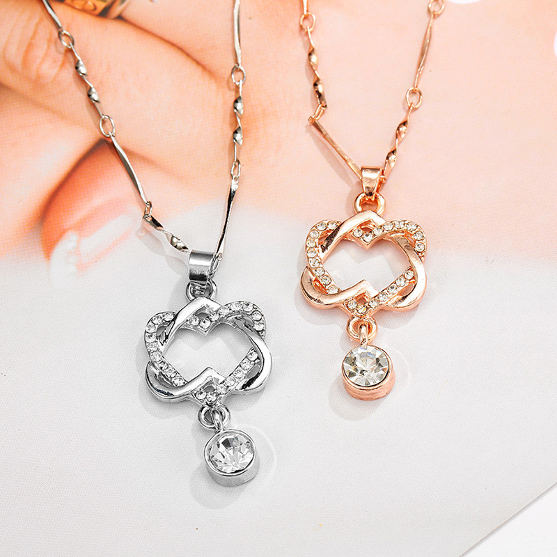 Fashion Rhinestone hollow heart pendant Necklacepicture5