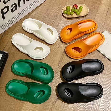 2022 New Fashion Outdoor Toe Cap Hole Couple  Beach Flip Flops Slippers's discount tags