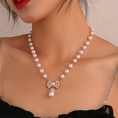 Fashion Simple Inlaid Rhinestone Pearl Necklace  Bow Pendant Clavicle Chain Necklace