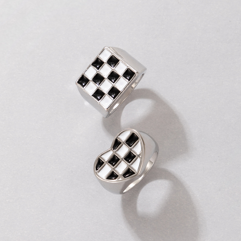 Fashion Simple Black White Checkered TwoPiece Heart Shaped Geometric Ring Setpicture2