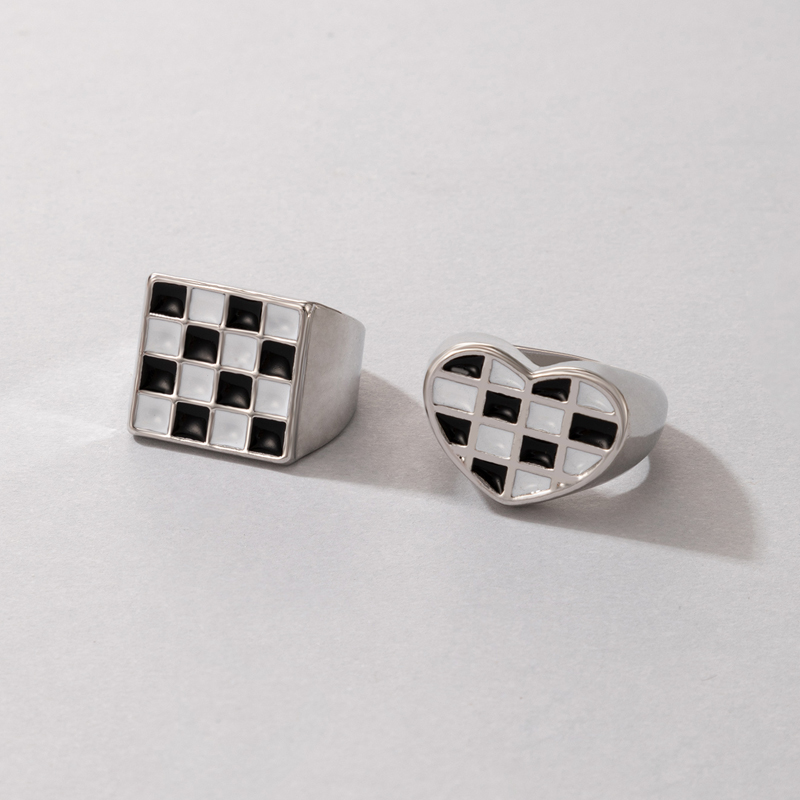 Fashion Simple Black White Checkered TwoPiece Heart Shaped Geometric Ring Setpicture3