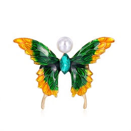 Fashion Drop Oil Alloy Pearl Butterfly Shaped Broochpicture3
