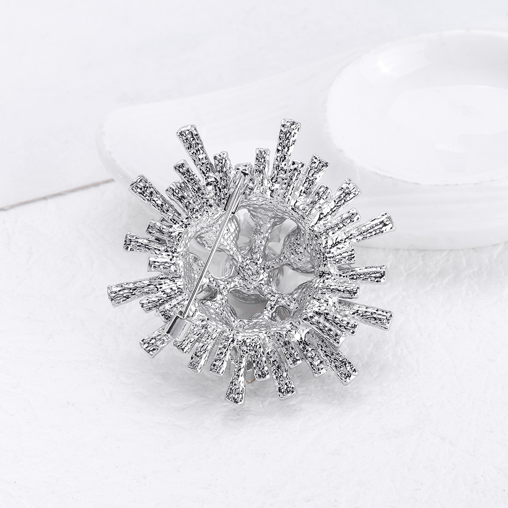 Fashion Alloy Rhinestone Pearl Sunflower Shaped Brooch Clothing Accessoriespicture3