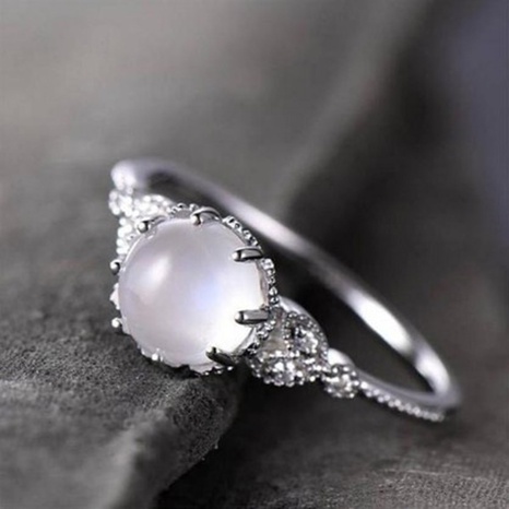 Adorno de anillo de aleación con diseño de hojas incrustadas de diamantes de imitación de moda's discount tags