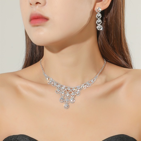 Conjunto de collar de pendientes de gota de agua de accesorios de boda de diamantes de imitación de círculo de novia de moda's discount tags