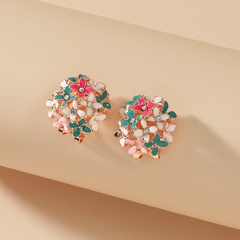 Clip de oreja de aleación de flores de diamante con forma de flor de hortensia redonda colorida de moda