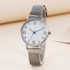 Petite montre à quartz haut de gamme personnalisée à la mode simple et à la mode
