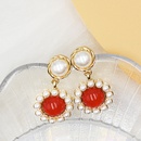 Boucles doreilles en alliage rouge avec perle de modepicture7