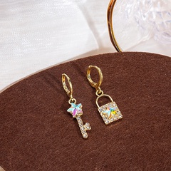 Boucles d'oreilles pendantes avec serrure à clé étoile en diamant coloré à la mode
