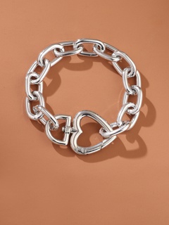Europäischer und amerikanischer grenzüberschreitender Schmuck geometrische übertriebene Metall-Liebeshalskette weiblichen Ring ineinandergreifende Persönlichkeit Mode kreative Halskette
