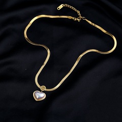 Collier en acier au titane avec pendentif en forme de coeur et perles incrustées de mode simple
