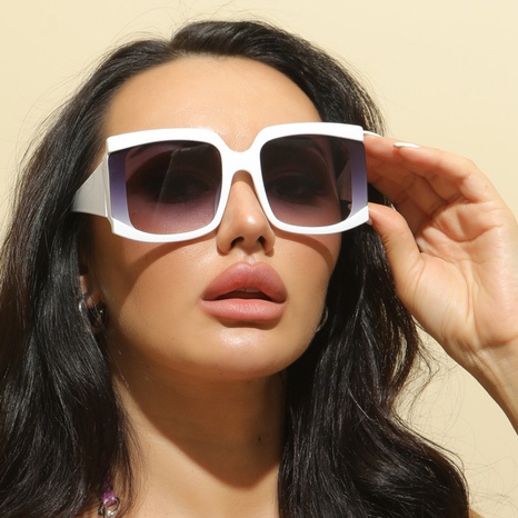 Nouvelles lunettes de soleil carrées rétro à grande monture pour femmes's discount tags