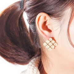 New South Korea Dongdaemun personality simple temperament atmosphere well-shaped round bead earrings women's Ruili Korean style earrings